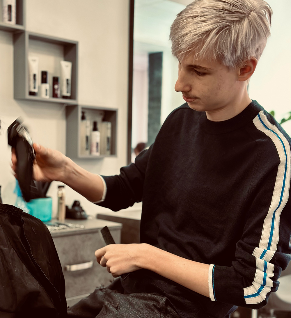 Filip copie salon de coiffure saint raphael-coupe de cheveux frejus-coloration de cheveux sainte maxime-lissage puget sur argens-coloration vegetale roquebrune sur argens-balayage var-coiffeuse le muy