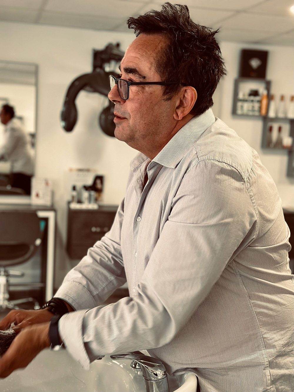 Juan copie salon de coiffure saint raphael-coupe de cheveux frejus-coloration de cheveux sainte maxime-lissage puget sur argens-coloration vegetale roquebrune sur argens-balayage var-coiffeuse le muy